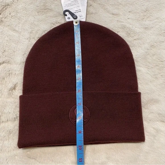 NWT(L/XL) Lululemon Warm Revelation Beanie Cassis Maroon Winter Hat Merino Wool - Picture 11 of 15